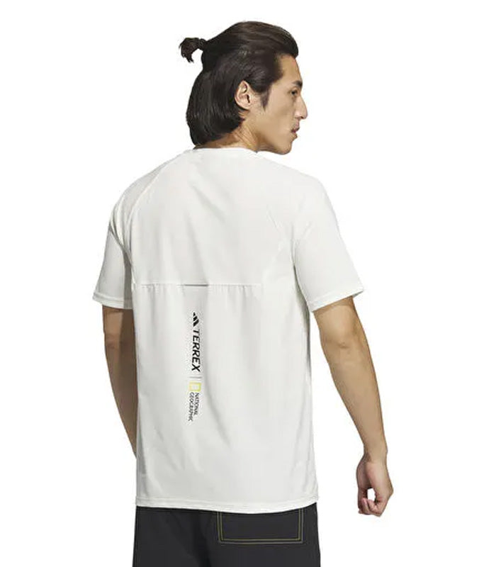 Polera Adidas  National Geographic  IC1987