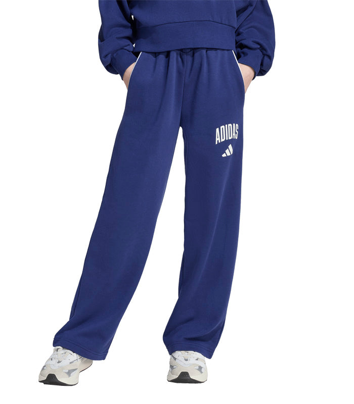 Pantalón Adidas  Seasonals Essentials con Tipografía Universitaria  JM1539